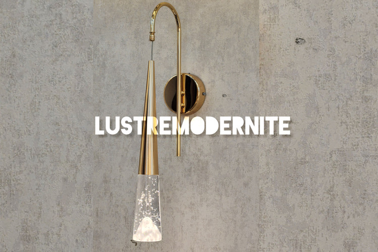 دیوارکوب طلایی با پایه عصایی بلند