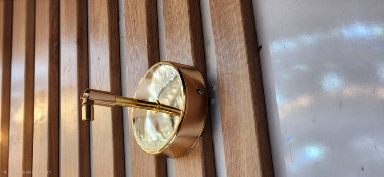 دیوارکوب مدرن با پخش نور کریستالی سهبعدی