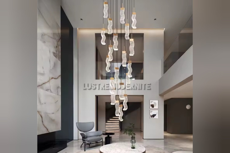 نصب آویز الوین به صورت حلزونی برای زیبایی دکوراسیون سالن