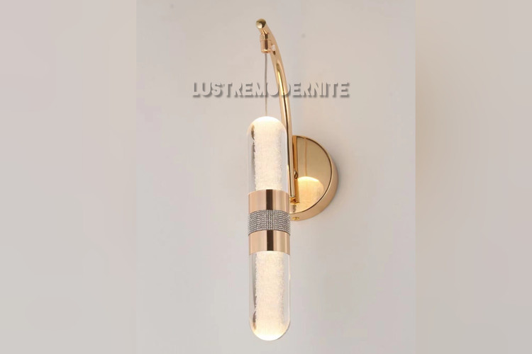 نورپردازی لاکچری با آویز کپسولی طلایی برند لوستر مدرنیته